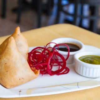 Vegetable Samosa (2 Pieces)